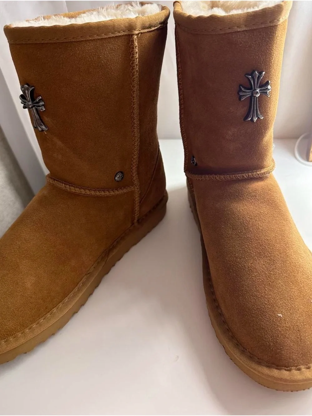 Women’s Suede Winter Boots in Chestnut Brown UGG not real Ugg size 7